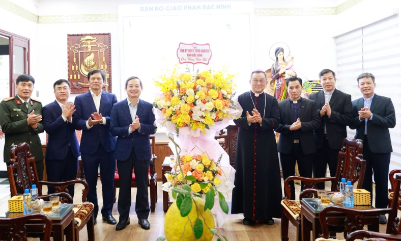  Chủ tịch UBND tỉnh Phạm Hoàng Sơn chúc Tết Tòa Giám mục Bắc Ninh